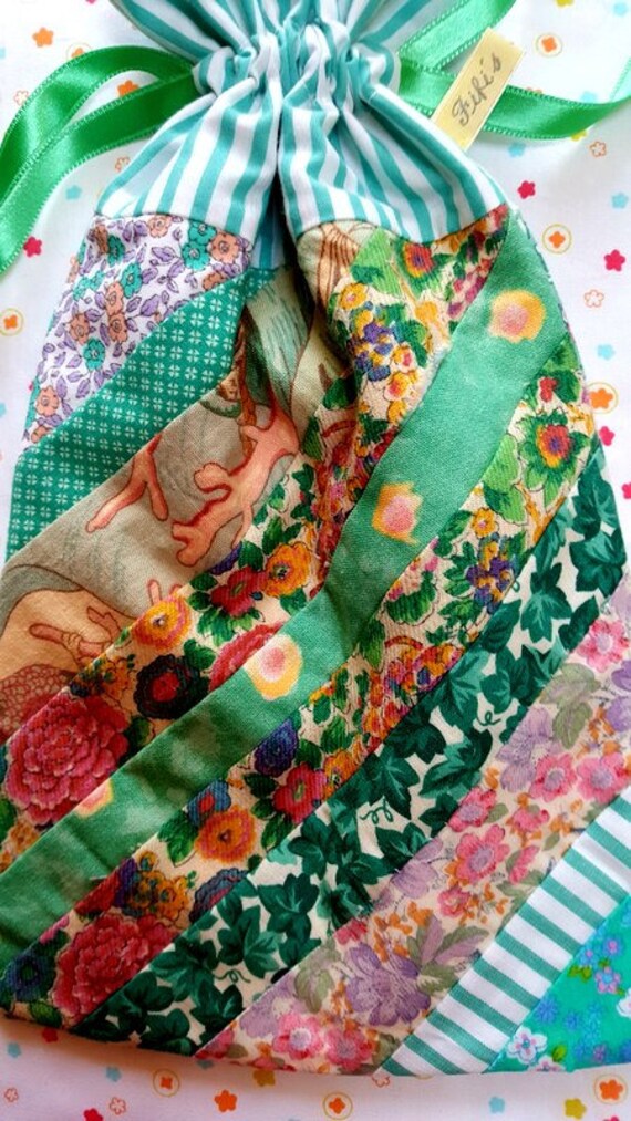 Sac à Cordon Fleuri Vert, Patchwork, Tissus Vintage et Neufs, Rubans de Satin, Sac Pour Le Rangement