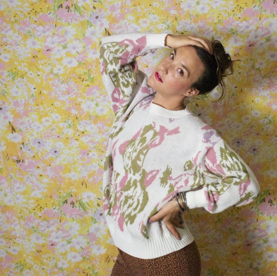 Dalia's Delicate Floral Sweater - 80s Vintage Sweater