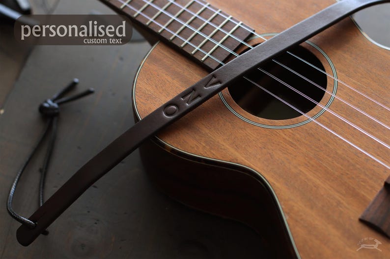 Dunne leren ukeleleband met initialen | Aangepaste uke-riem voor alle ukulele-spelers | Concert, tenor, bariton | SKINNY stijl afbeelding 9