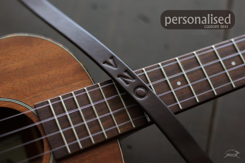 Dunne leren ukeleleband met initialen | Aangepaste uke-riem voor alle ukulele-spelers | Concert, tenor, bariton | SKINNY stijl afbeelding 5