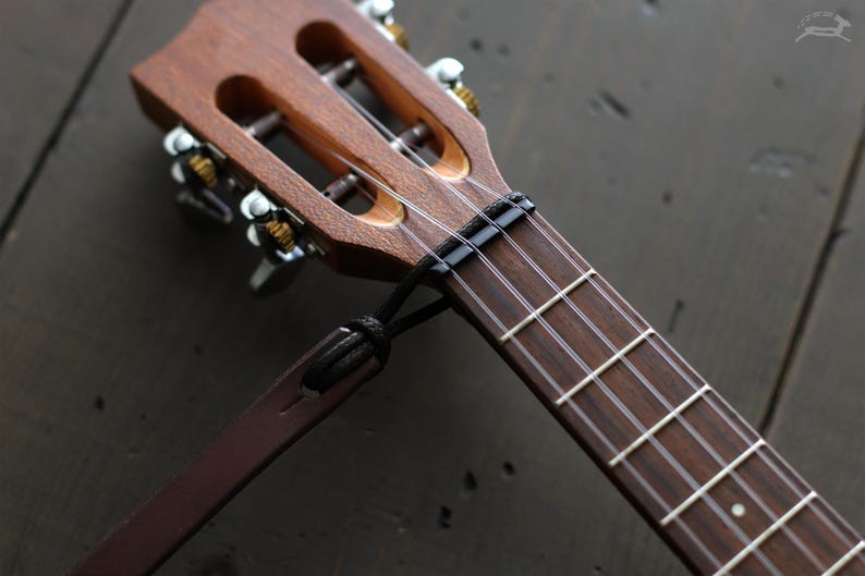 Dunne leren ukeleleband met initialen | Aangepaste uke-riem voor alle ukulele-spelers | Concert, tenor, bariton | SKINNY stijl afbeelding 4