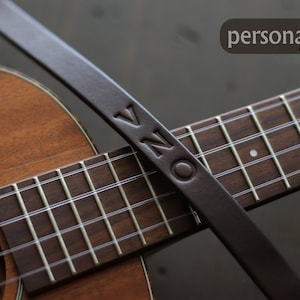 Correa de ukelele de cuero fino con iniciales / Correa de uke personalizada para todos los ukeleles / Concierto, Tenor, Barítono / Estilo SKINNY imagen 3