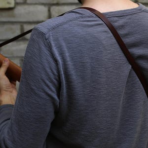 Dunne leren ukeleleband met initialen | Aangepaste uke-riem voor alle ukulele-spelers | Concert, tenor, bariton | SKINNY stijl afbeelding 3