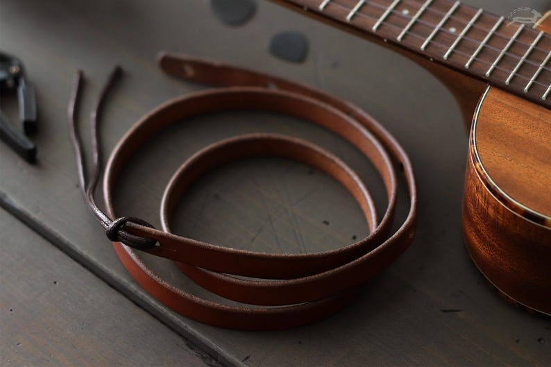 Dunne leren ukeleleband met initialen | Aangepaste uke-riem voor alle ukulele-spelers | Concert, tenor, bariton | SKINNY stijl afbeelding 12
