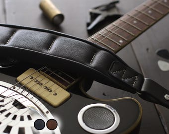 Correa de guitarra de cuero suave y acolchada con relleno grueso / Correa de guitarra personalizada para guitarra acústica o eléctrica / Estilo COUCH