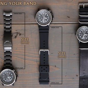 May include: A diagram showing how to measure a watch band. The diagram shows three different types of watch bands: a metal band, a rubber band, and a leather band. The diagram includes instructions on how to measure the band using a ruler and how to determine the correct size for the band.