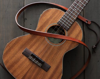 Correa de ukelele de cuero fino con iniciales / Correa de uke personalizada para todos los ukeleles / Concierto, Tenor, Barítono / Estilo SKINNY