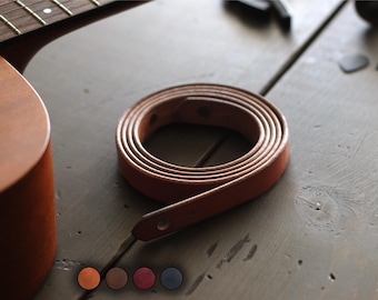 Dünner Gitarrengurt aus Leder für Folk oder Country Musiker | Vollständig handgefertigtes Premium-Lederarmband mit Initialen | SKINNY-Stil