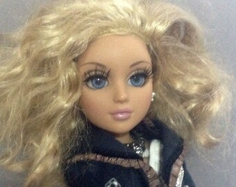bratz doll with blonde curly hair