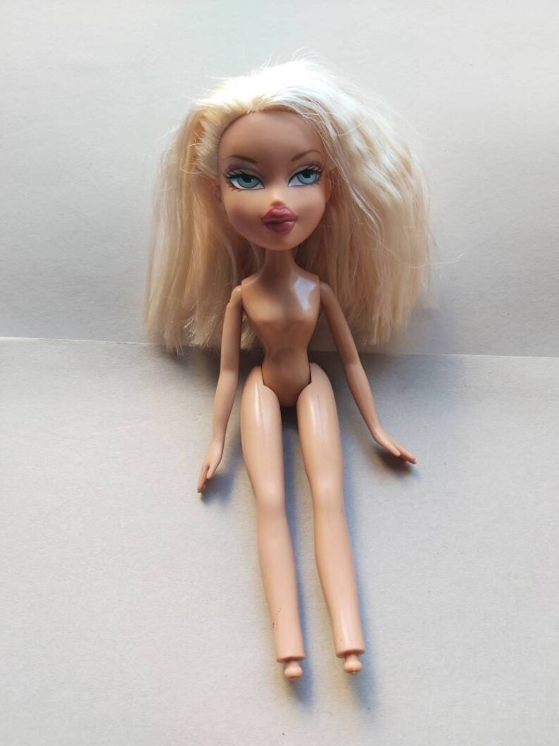 bratz doll blonde hair blue eyes