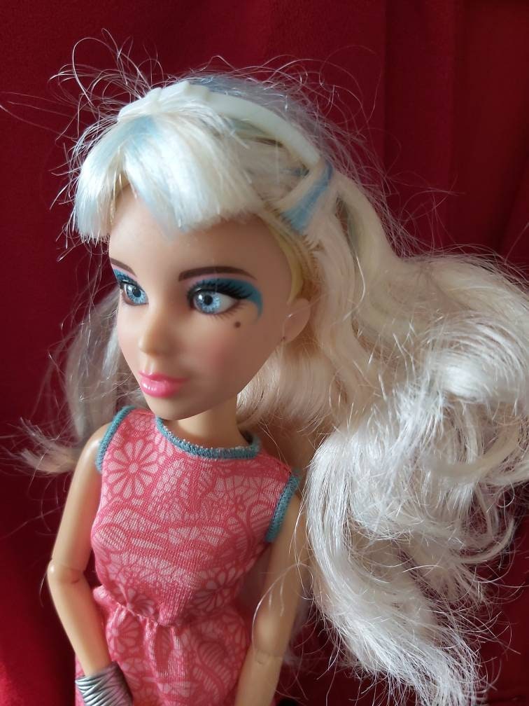 How to Curl Doll Hair Tutorial & Briar Beauty Makeover (Ever After High) 