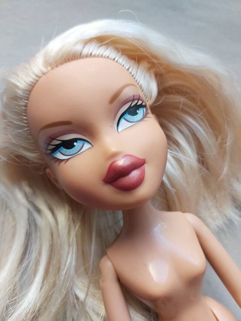 bratz doll brown hair blue eyes