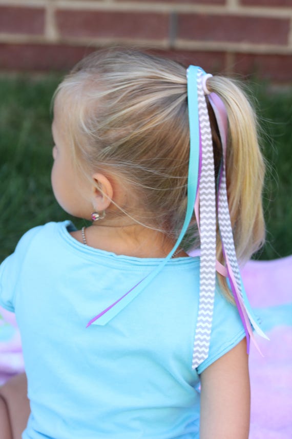 how to tie a ponytail with a ribbon
