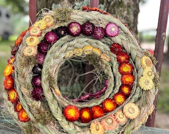 Spiral Weeping Love Grass Wreath with Strawflowers – 16-18" Handmade Rustic Farmhouse Decor