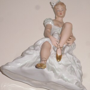 Vintage Wallendorf Porcelain Figurine of Ballerina in a Sitting Position lacing her shoes, German Porcelain Figurine image 8