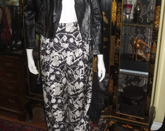 Vintage Pair of Woman's Joan and David Size 8/42 Black and White Floral Print 100 % Silk Pants Trousers