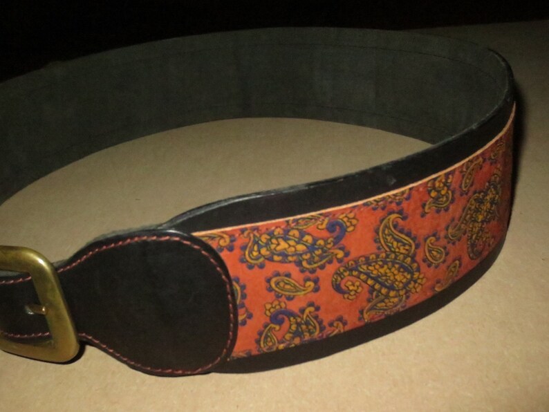 Women/'s Vintage Wide Black Leather Belt Overlay Burnt Orange Print Contrasting Stitching Boutique Belt
