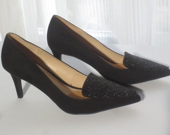 Woman's Size 9 Ann Marino Black Faux Suede Pointed Toe Pumps with 3 inch Heels.