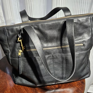 Woman's Vintage Black Grainly Leather Fossil Shoulder Bag Tote Bag