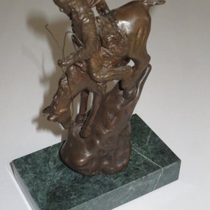 Vintage 90&#39;s Solid Brass Bronze patina 5 inch Remington paper weight The Mountain Man, green marble base