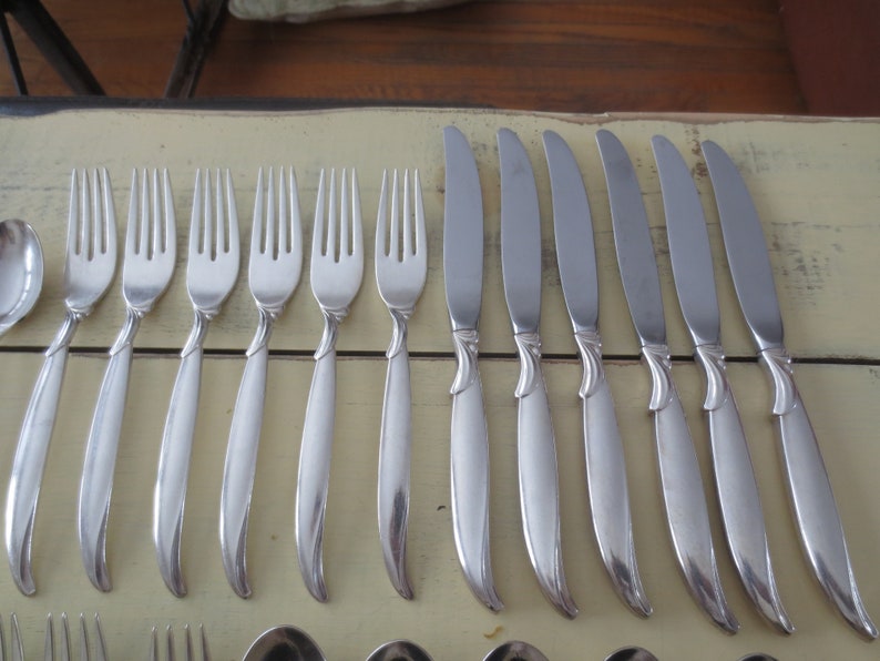 Vintage 1950/'s Rogers Cutlery Flair Pattern Service for 6 Persons 5 Piece Serving Total 30 pieces