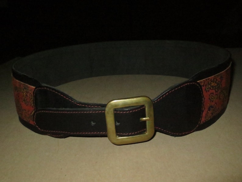 Women/'s Vintage Wide Black Leather Belt Overlay Burnt Orange Print Contrasting Stitching Boutique Belt
