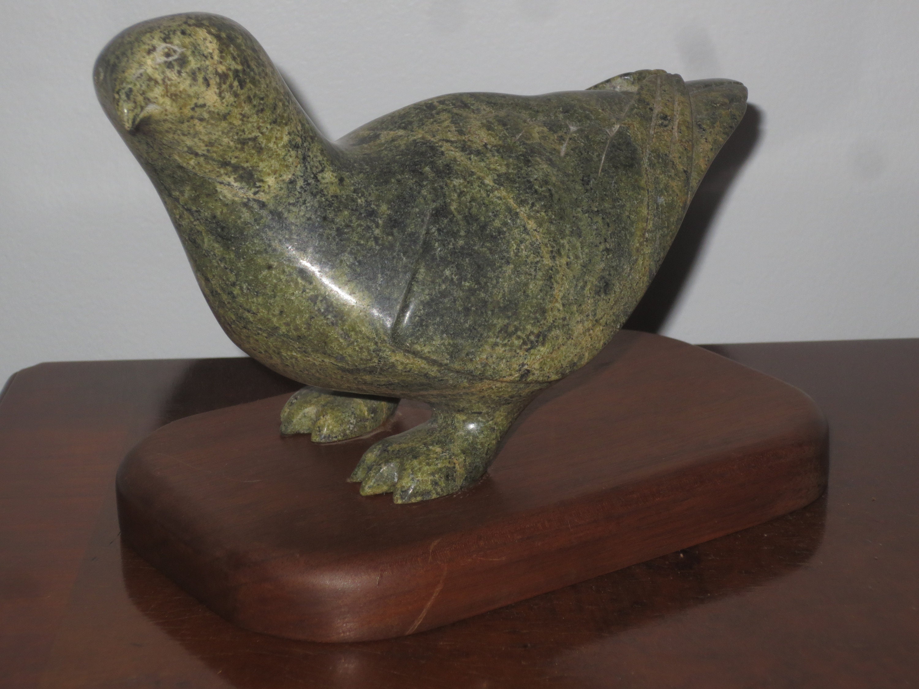 彫刻・オブジェ Inuit stone carving object Rare Inuit Stone Carving by Conlucy Nayoumealook C1960