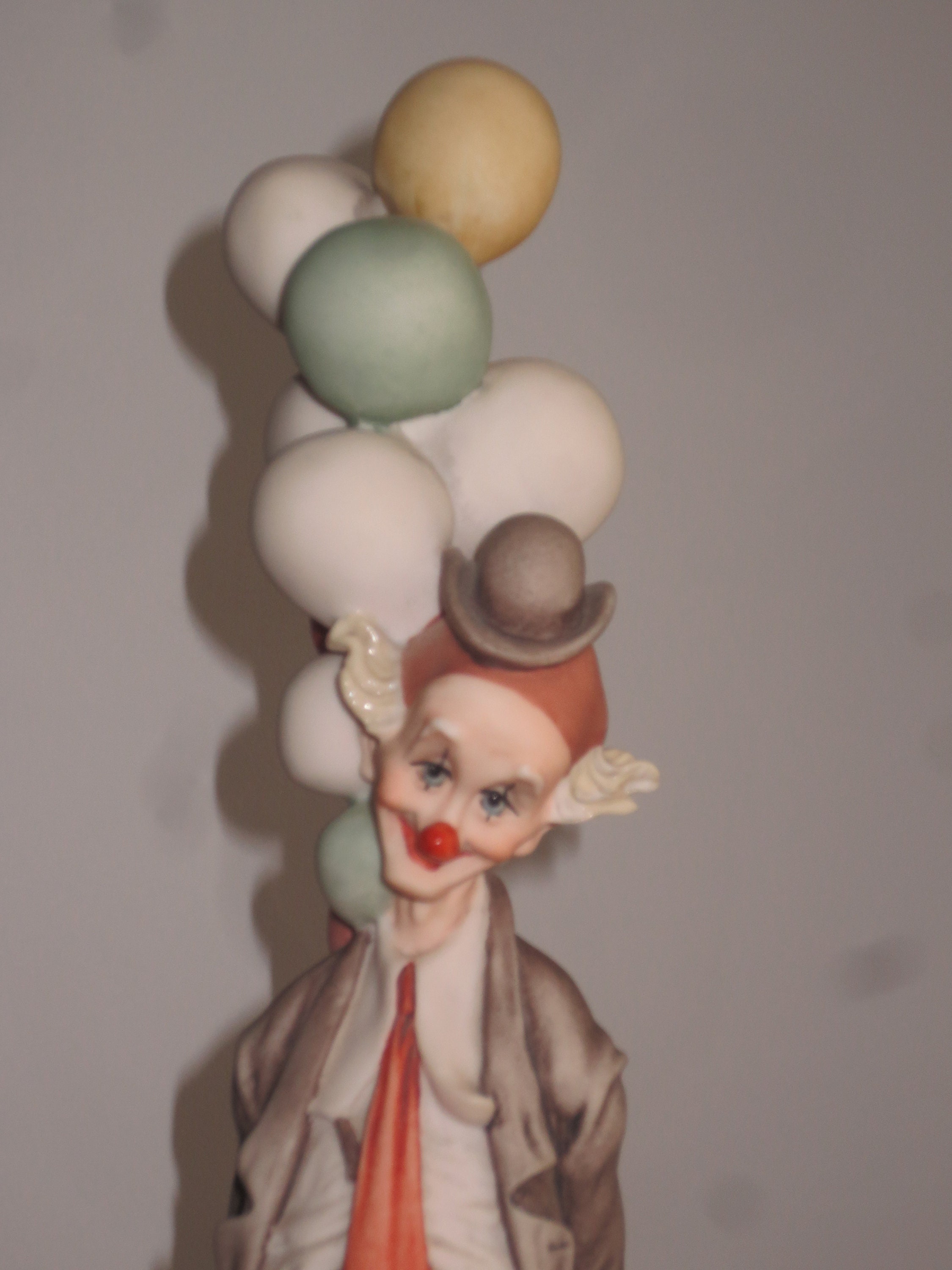 Giuseppe Armani The Pensive Clown With Balloons Sculpture 0268e