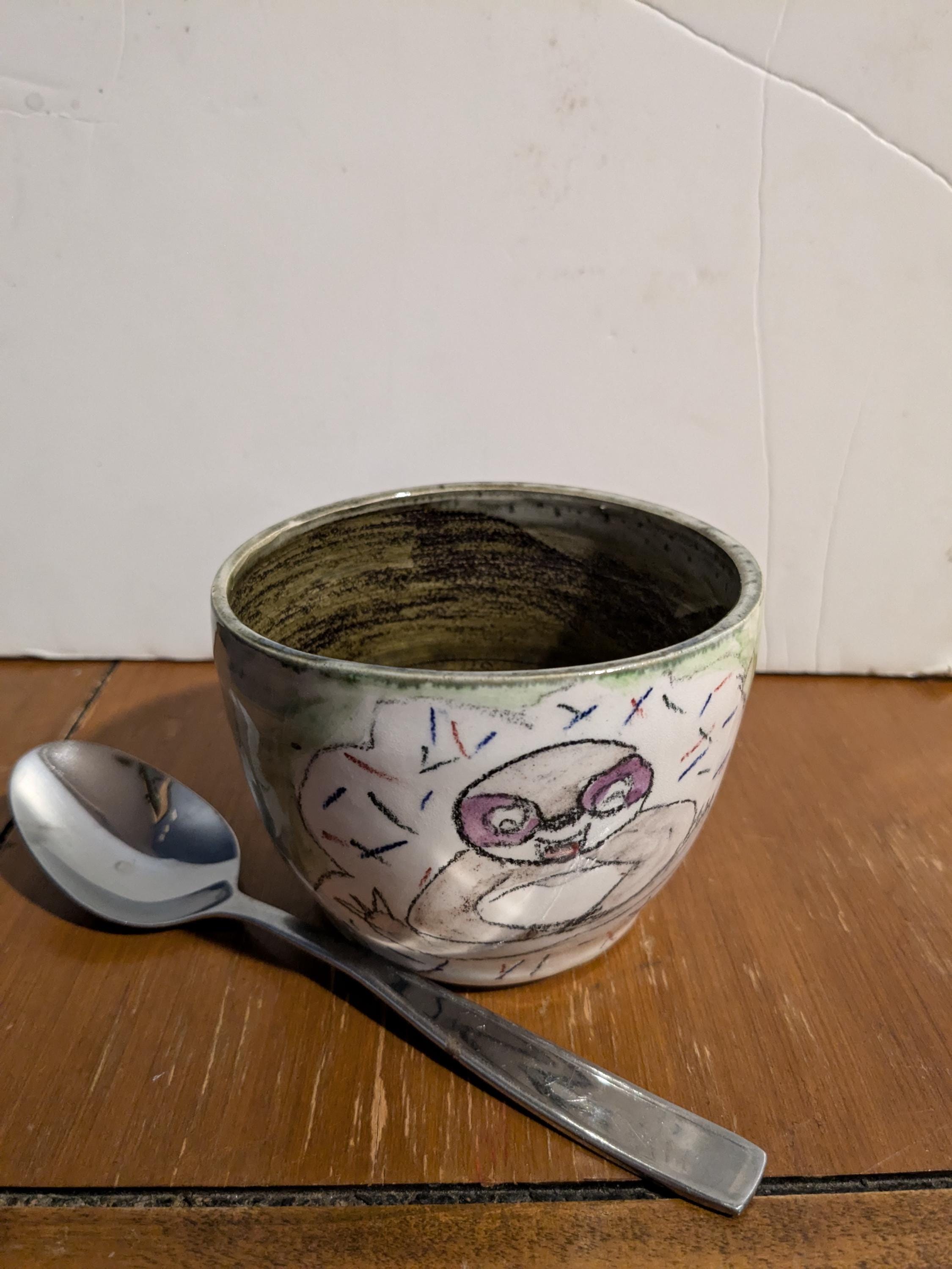 Plato para anillos con forma de perezoso feliz, bonito y caprichoso recipiente de cerámica para guardar joyas, plato para baratijas de cerámica verde, cuenco para preparar helado con forma de amigo floral dibujado a mano