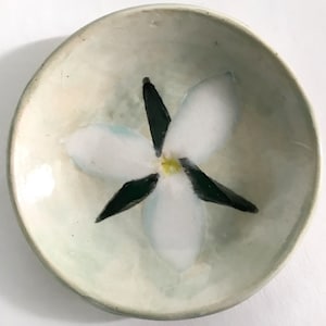 Trillium Flower. Botanical Pottery Plate. Symbol of Awakening & Transformation. Ring Dish. Soap Dish. Bridesmaid Gift. Hand-painted Ceramics