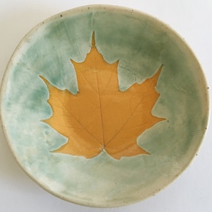 Maple Leaf Ceramic Dish. Botanical Pottery Soap Dish. Catch all Jewelry Dish. Small Snack Plate