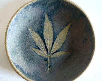 Cannabinus Leaf Ceramic Dish. Botanical Pottery Soap Dish. Catchall Jewelry Dish. Ash Tray. Small Plate