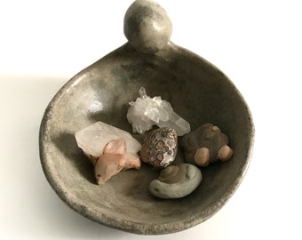 Ceramic Goddess Catchall Bowl. Sage Bundle Burner.Spiritual Altar Decor. Healing Stones Holder. Candle Holder. Soap Dish