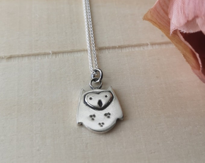 Handmade owl pendant in sterling silver for girls and women, delicate necklace for woman, solid silver pendant, gift idea for girl