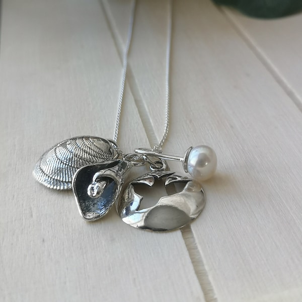 Parelketting met strandschelpen en 4 bedeltjes, handgemaakt in sterling zilver, voor dames