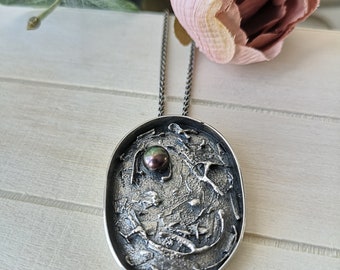 Oval pendant in sterling silver with pearl for women