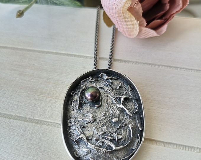 Oval pendant in sterling silver with pearl for women