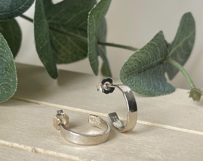 Handmade curved earrings in sterling silver for women, earrings for her, lightweight earrings, hoop earrings, handcrafted earrings