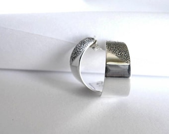 Handmade curved earrings in sterling silver for women, earrings for her, lightweight earrings, hoop earrings, handcrafted earrings