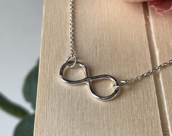 Women's Hammered Sterling Silver Lemniscate Infinity Pendant Necklace