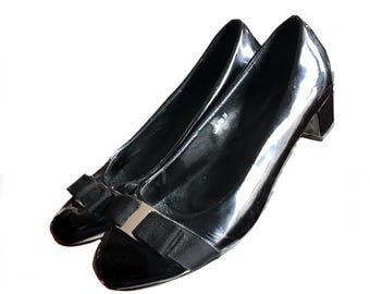 black patent leather pumps/ 1960s style mod heels size 8.5