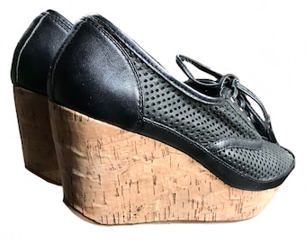 1940s style cork wedge peeptoe heels / black tassels lace up high heel shoes size 9