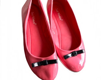 pink vegan patent leather ballerina shoes / flat bow slip on shoes size 7.5/8