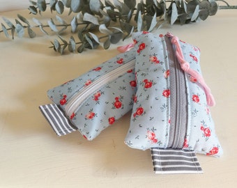 Sacs mouchoirs colorés ou tatütas en tissu de coton - sacs élégants et pratiques pour femmes avec des roses