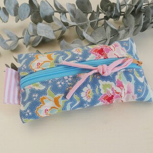 Tatüta tissue bag, little bag, mini bag, medicine bag, paradise flowers, stylish gift, flowers, colorful, souvenir bag Blumen auf blau