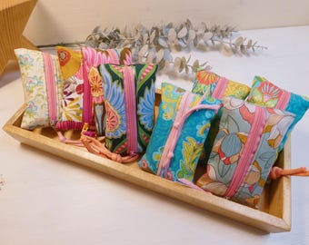 Tissue pouch / tissue bag / fabric bag / tissue holder / small fabric bag / pouch / floral / patterned / gift / souvenir