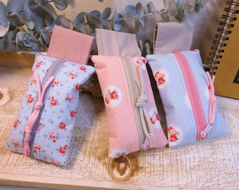 Tissue pouch / tissue box / fabric bag / tissue holder / small fabric bag / pouch / graphic / flowers / roses / gift / roses