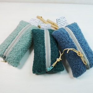Taschentüchertasche TATÜTA handgefertigt aus kuscheligem Boucle Tatüta Täschlein Minitäschlein Medikamententasche blau mint petrol Geschenk