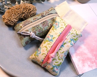 Tissue pouch / tissue bag / fabric bag / handkerchief holder / small fabric bag / pouch / flowers / gift / pattern / leaves /