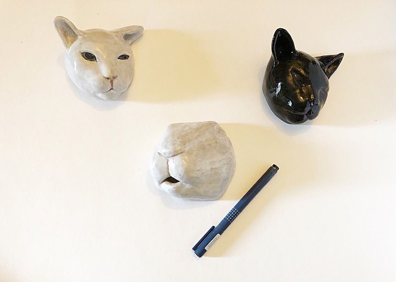 Black Sleepy Expression Cat Head Wallhanger